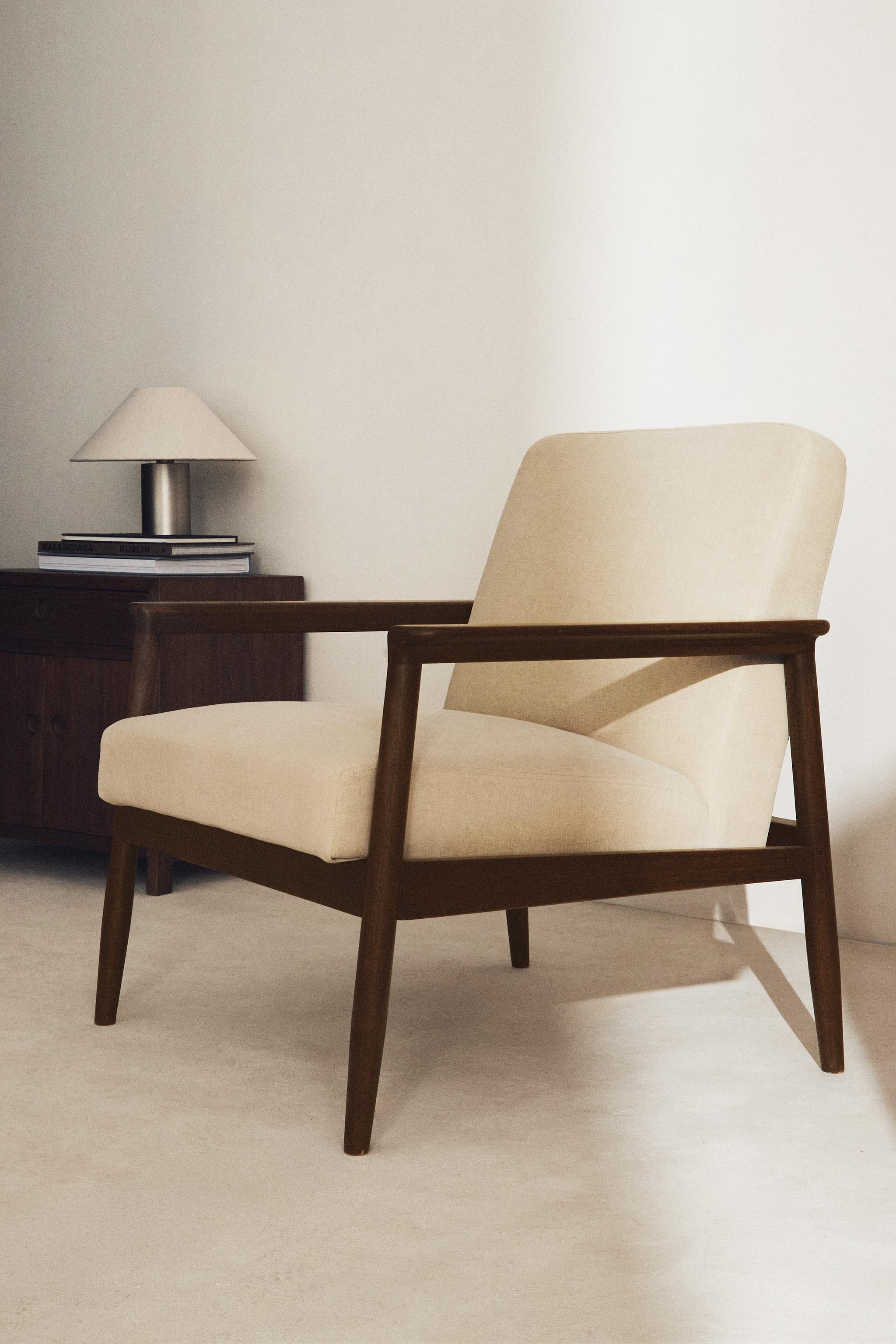 WOOD AND LINEN ACCENT CHAIR